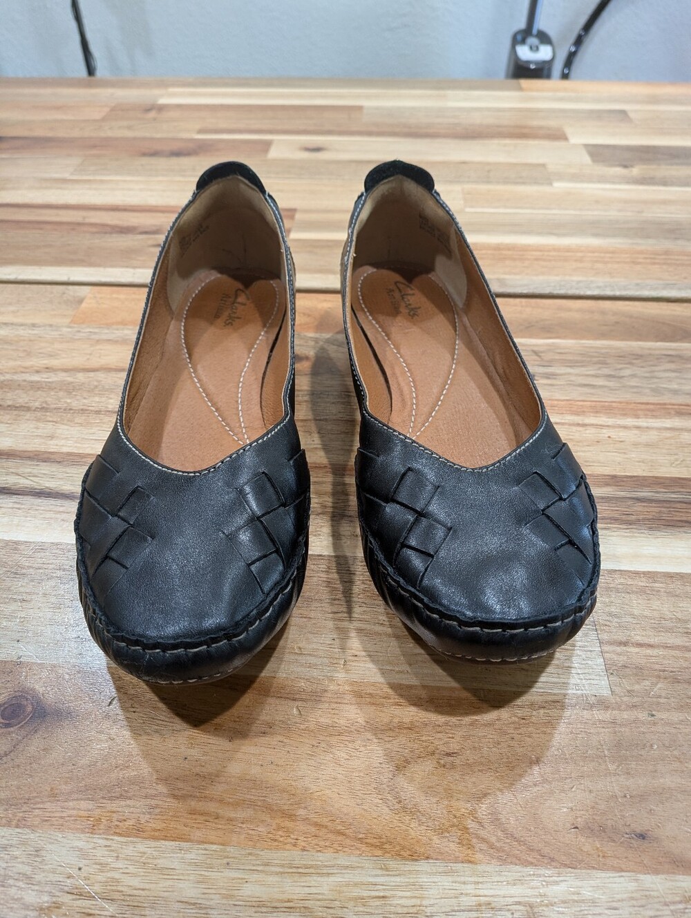 Clarks Artisan Flats Size 10M Black Leather Woven Toe Comfort Shoes Casual